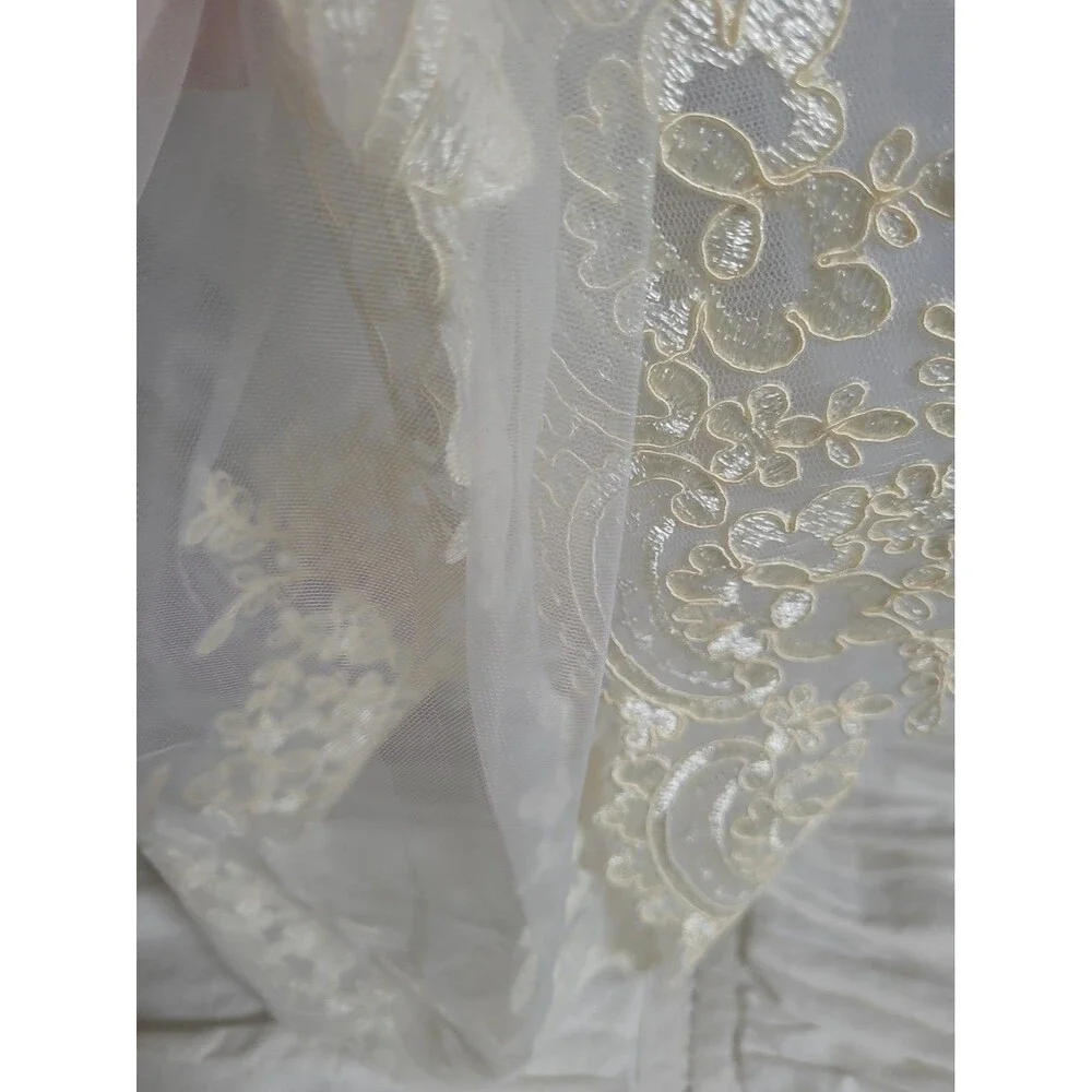 Vintage Sheer Woven Lace Banquet Tablecloth 108 x 68 Floral Wedding Special